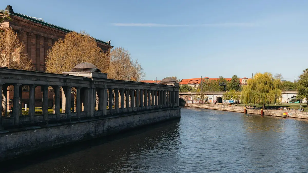 Isla de los Museos con el Bode-Museum y el río Spree Berlín